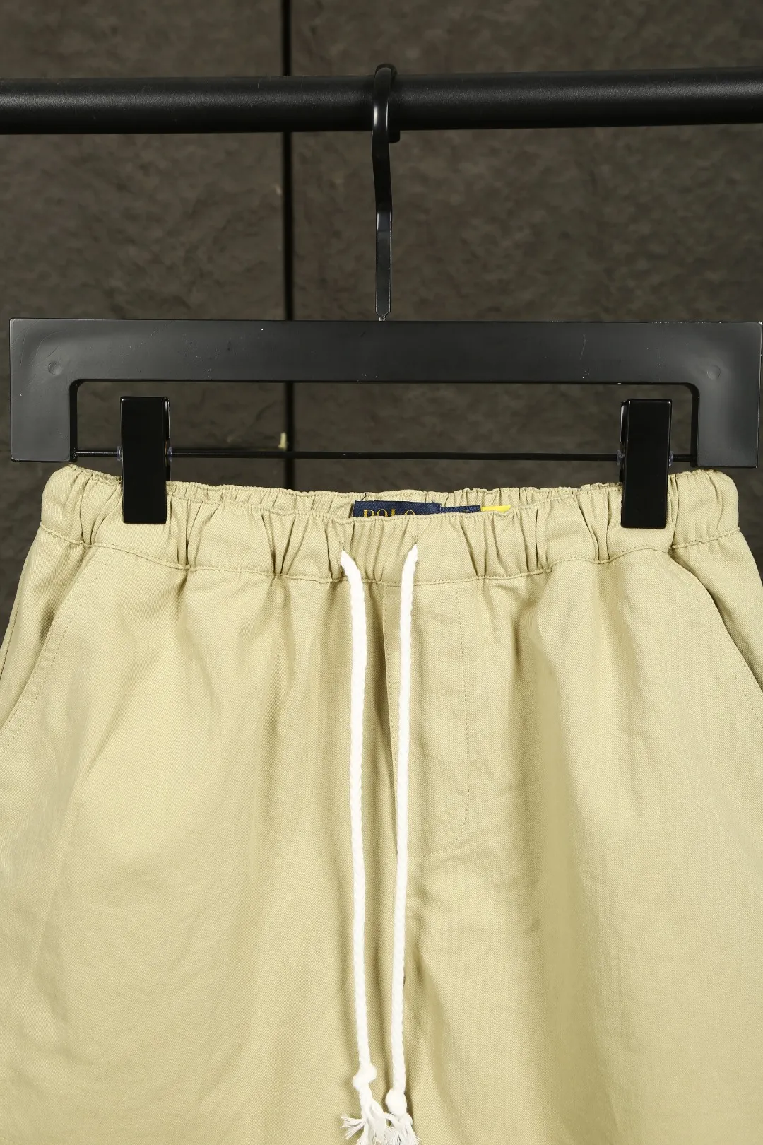 P146 Actual photo [Hot in summer] Style number: 25051# Color: Black/Navy/Khaki/Beige/Matte Pink Size: S to 100% restoration of workmanship, fake placket design with front waves, double stitched lines covering the independent waistband, 0.6 thread pressure for the whole garment ✅ - RL/women's classic drawstring cotton shorts, super long and wide-leg style, the upper body does not stick to the legs, breathable and cool, drawstring elastic waist, easy to wear and match, all shirts and short-sleeved suits are good-looking. If you like the lazy style, you must buy the refreshing commuting OOTD, practical and full, a must-have item for the summer wardrobe, clean and refreshing